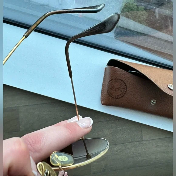 Ray-Ban Aviator Sunglasses with Tan Case and Cloth - Loved Condition - Picture 10 of 13